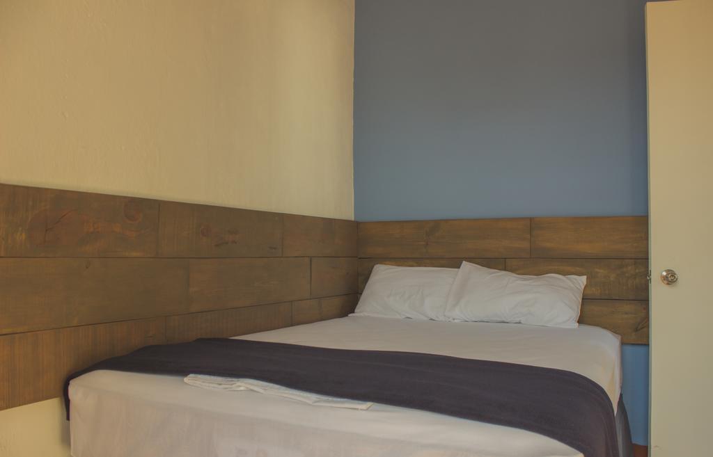 אנטיגואה גואטמלה Somos Hostal חדר תמונה