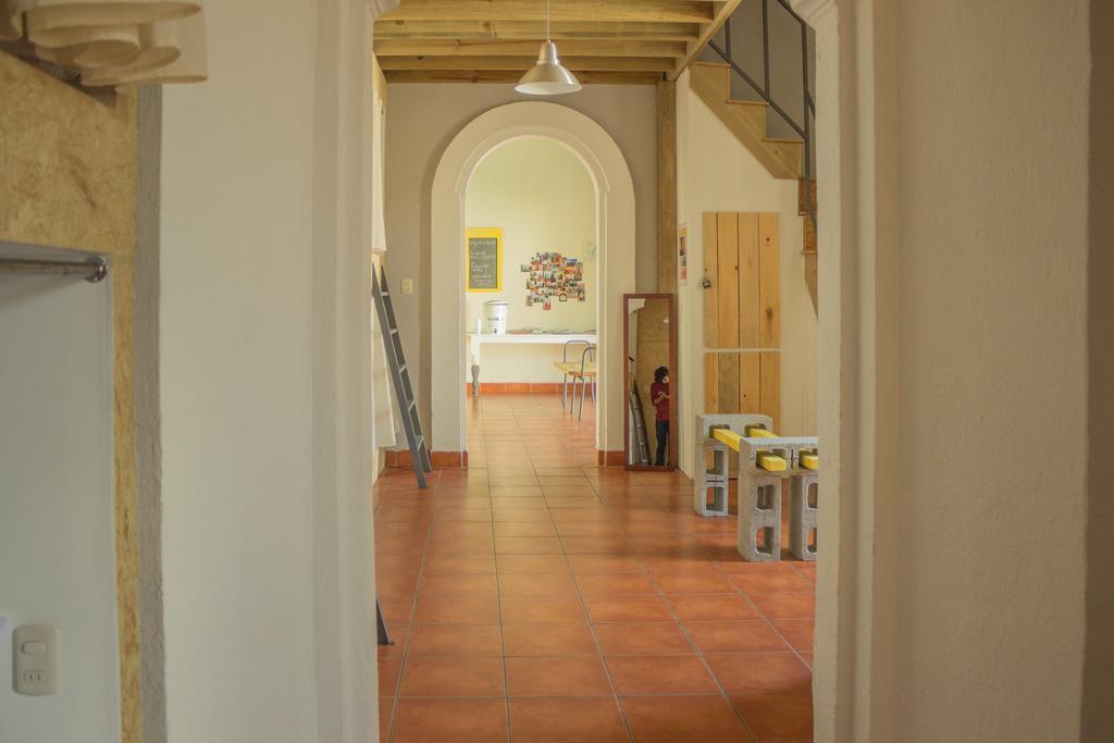 אנטיגואה גואטמלה Somos Hostal חדר תמונה