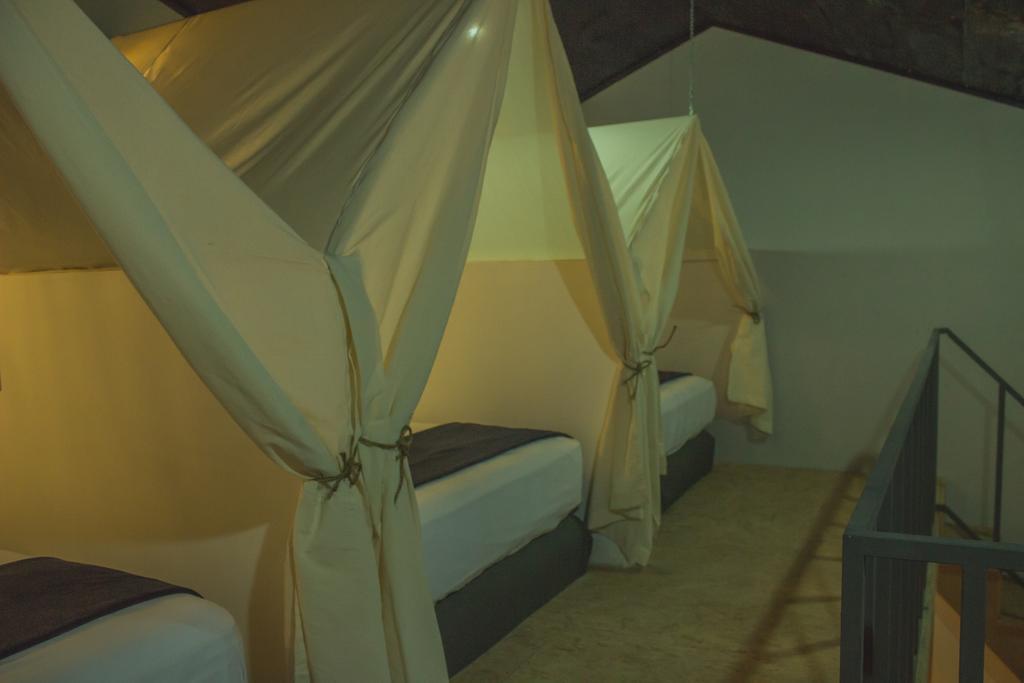 אנטיגואה גואטמלה Somos Hostal חדר תמונה