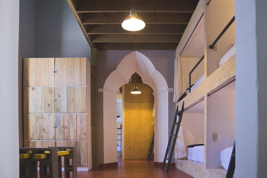 אנטיגואה גואטמלה Somos Hostal חדר תמונה